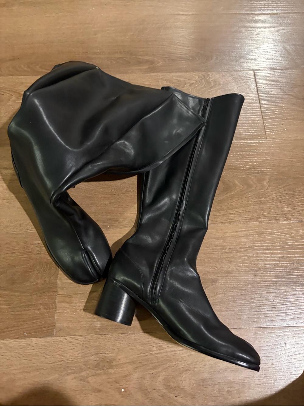 Tabi style - split toe black boots- Classic Knee-High Zip